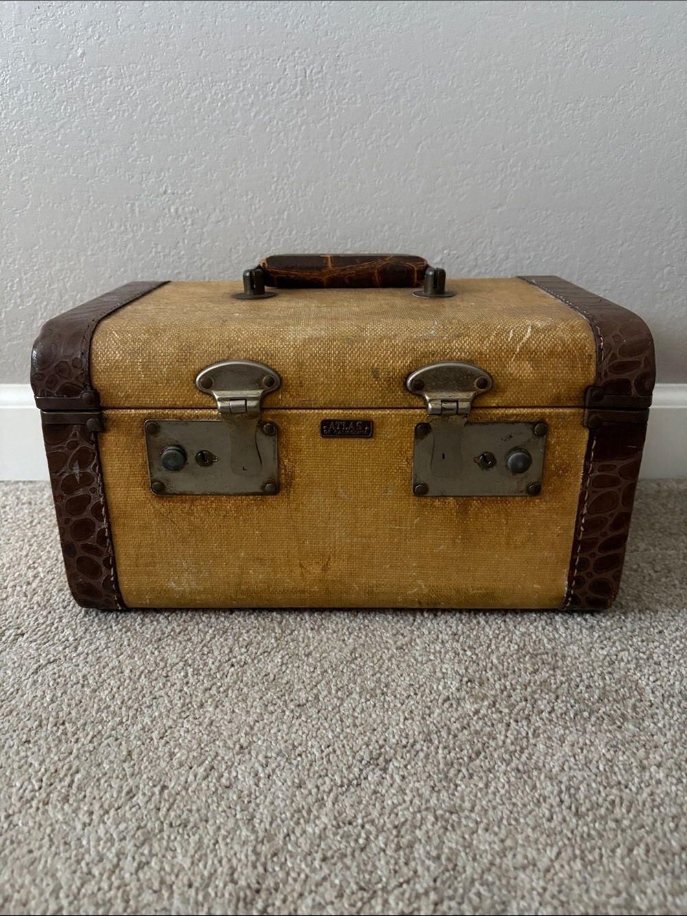 Atlas of California 1940’s vintage hard suitcase